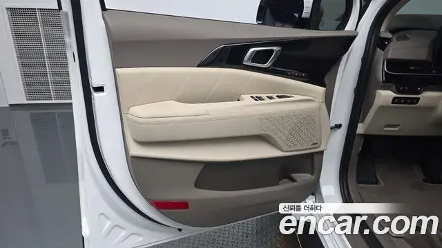 Kia Carnival 2025 — ფოტო 35/39