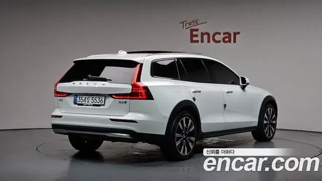 Volvo V60 Cross Country 2024 — Фото 2/20