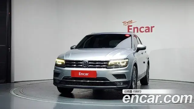 Volkswagen Tiguan 2018 — Şəkil 17/20