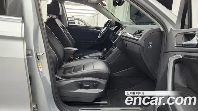 Volkswagen Tiguan 2018 — Şəkil 8/20
