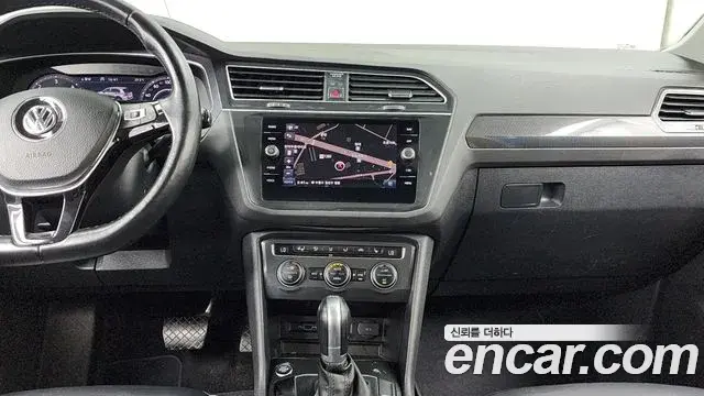 Volkswagen Tiguan 2018 — Şəkil 9/20
