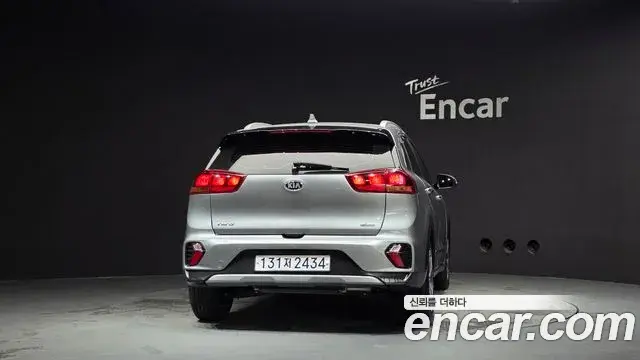 Kia Niro 2021 — Фото 4/20