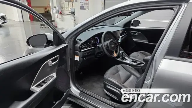 Kia Niro 2021 — Фото 10/20
