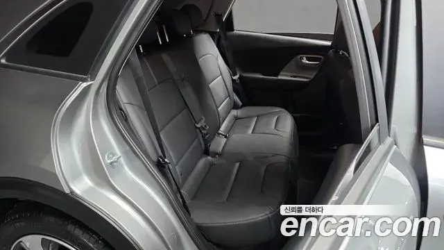 Kia Niro 2021 — Фото 11/20