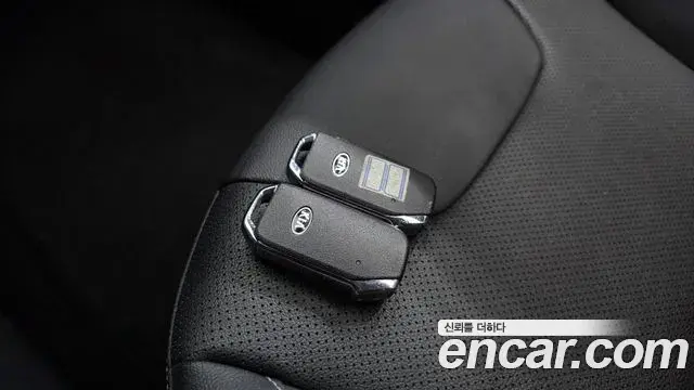 Kia Niro 2021 — Фото 17/20