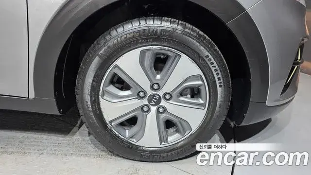 Kia Niro 2021 — Şəkil 10/31