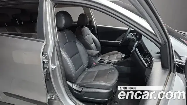 Kia Niro 2021 — Şəkil 8/31