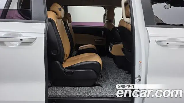 Kia Carnival 2021 — Фото 11/20