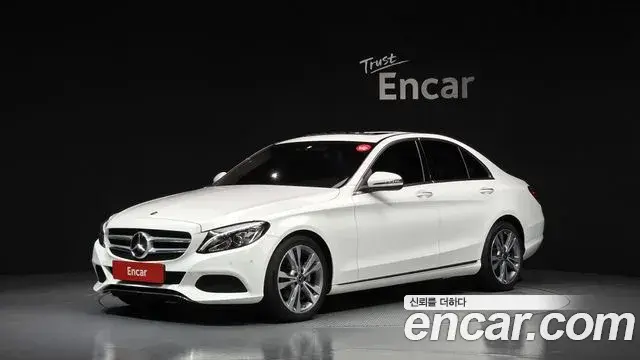 Mercedes-Benz C-Class 2018 — Photo 1/20