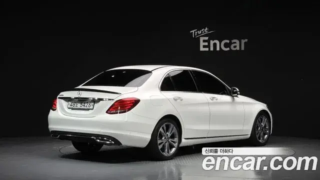 Mercedes-Benz C-Class 2018 — Photo 7/20