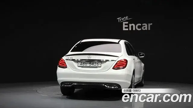 Mercedes-Benz C-Class 2018 — Photo 4/20