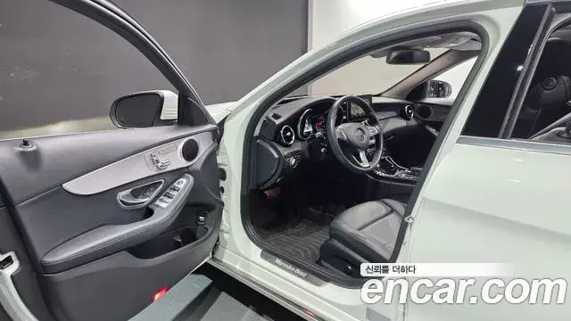Mercedes-Benz C-Class 2018 — Photo 12/20