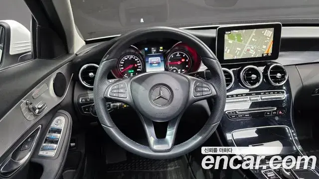 Mercedes-Benz C-Class 2018 — Photo 11/20