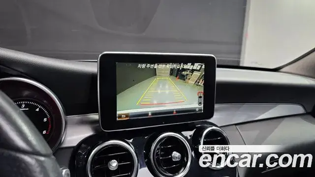 Mercedes-Benz C-Class 2018 — Photo 10/20