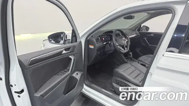 Volkswagen Tiguan 2021 — Şəkil 15/20