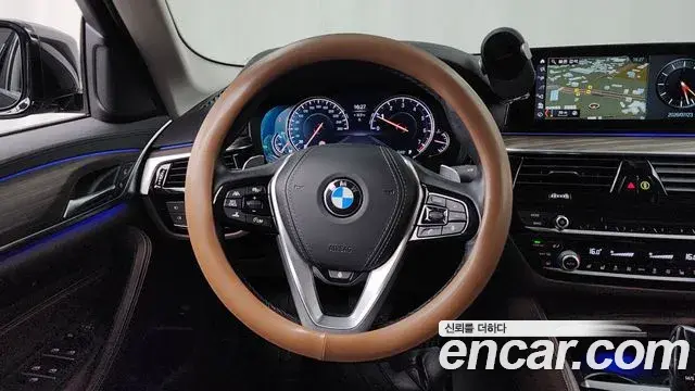BMW 5 Series 2018 — Фото 13/20