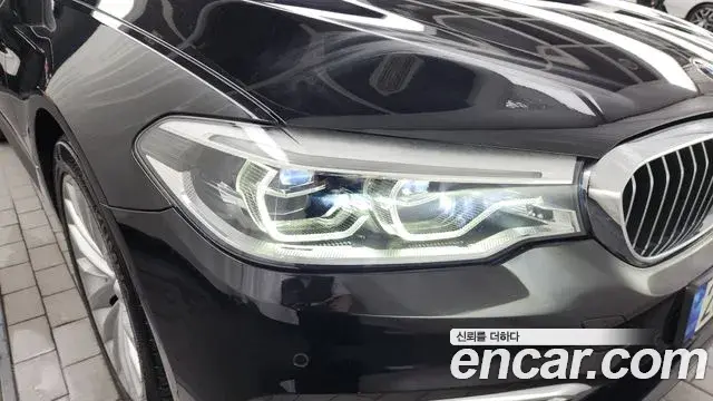 BMW 5 Series 2018 — Photo 26/32
