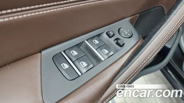 BMW 5 Series 2018 — Photo 19/32