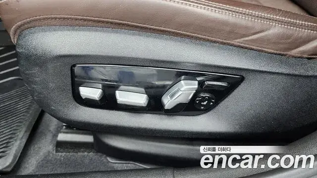 BMW 5 Series 2018 — Photo 28/32