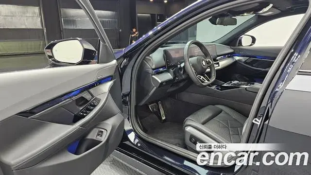 BMW 5 Series 2025 — Şəkil 24/33