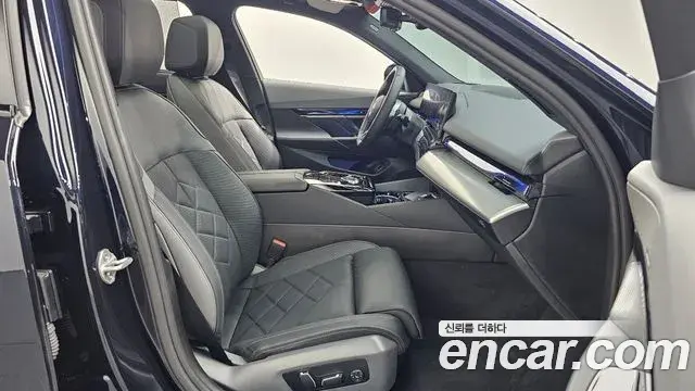 BMW 5 Series 2025 — Şəkil 32/33