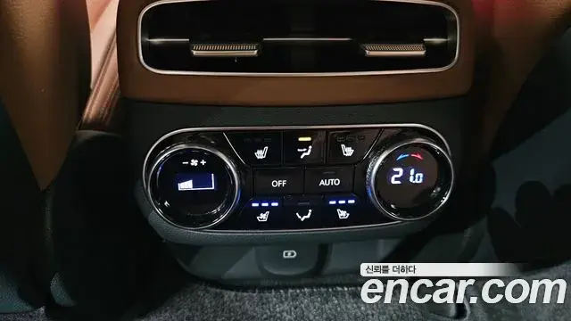 Genesis GV70 2023 — ფოტო 7/31