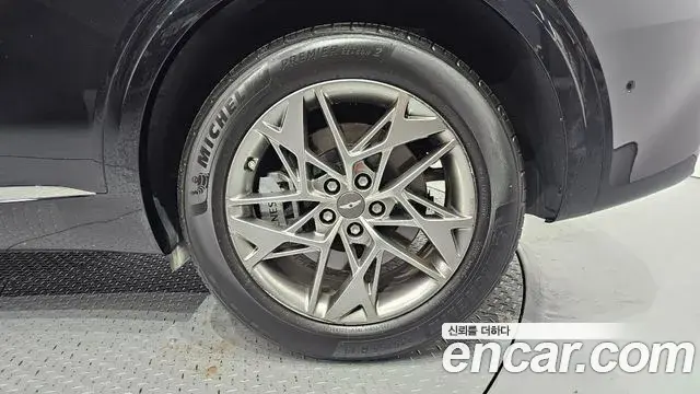 Genesis GV70 2023 — ფოტო 25/31