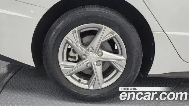 Hyundai Sonata Hybrid 2019 — Photo 24/30