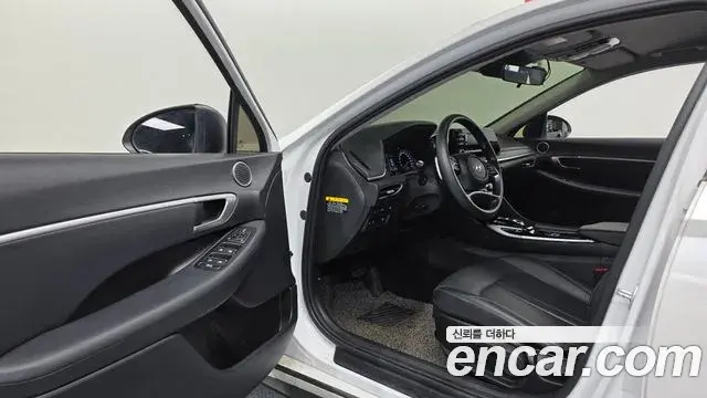 Hyundai Sonata Hybrid 2019 — Photo 18/30