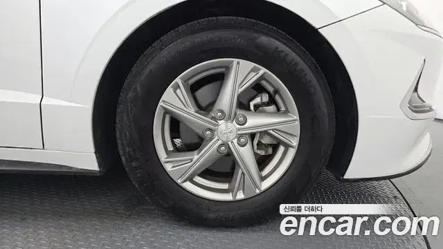 Hyundai Sonata Hybrid 2019 — Photo 16/30