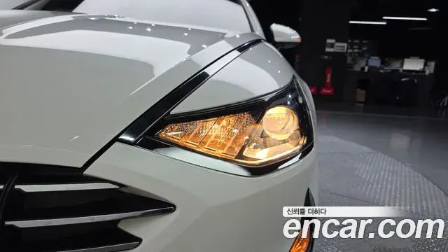 Hyundai Sonata Hybrid 2019 — Photo 21/30