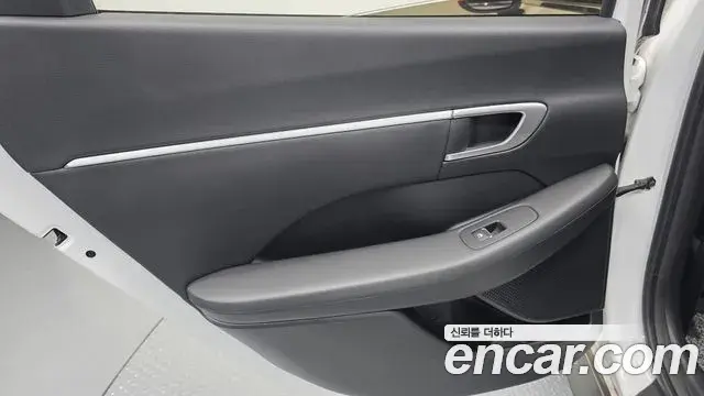 Hyundai Sonata Hybrid 2019 — Photo 8/30