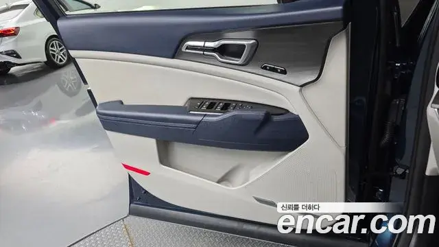 Kia Sportage 2022 — ფოტო 8/34