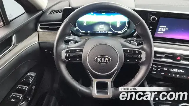 Kia K5 2021 — ფოტო 30/31