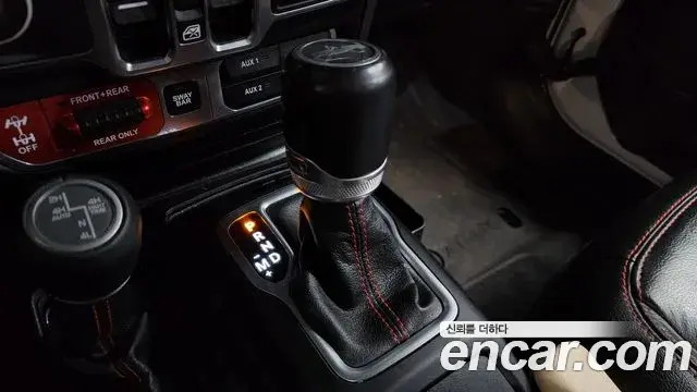 Jeep Wrangler 2019 — Photo 19/20