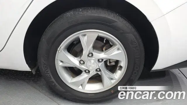 Hyundai The New Avante Hybrid 2022 — Photo 11/30