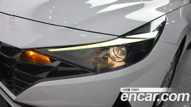 Hyundai The New Avante Hybrid 2022 — Photo 29/30