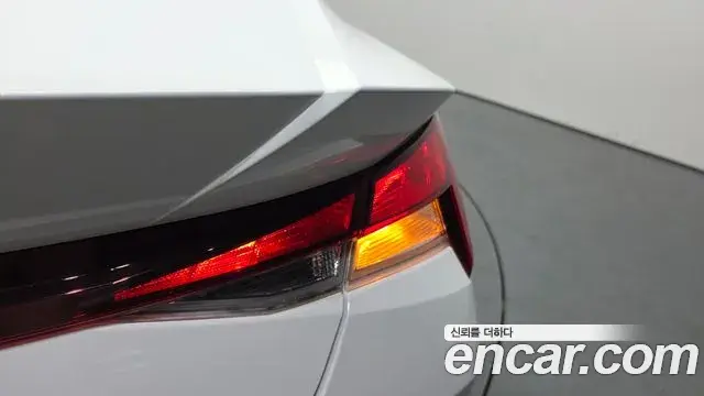 Hyundai The New Avante Hybrid 2022 — Photo 4/30