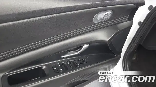 Hyundai The New Avante Hybrid 2022 — Photo 2/30
