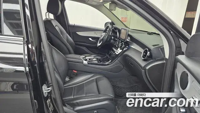 Mercedes-Benz GLC-Class 2018 — ფოტო 17/34