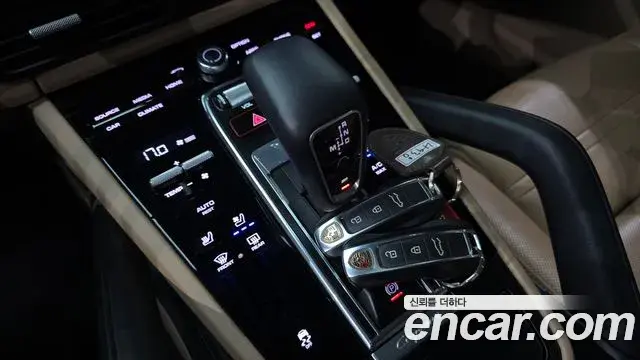 Porsche Cayenne 2020 — Şəkil 22/36