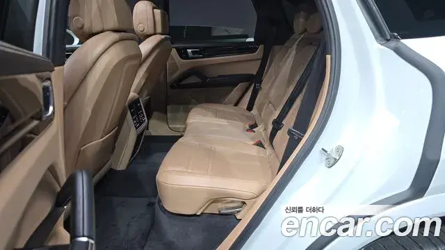 Porsche Cayenne 2020 — Şəkil 13/36