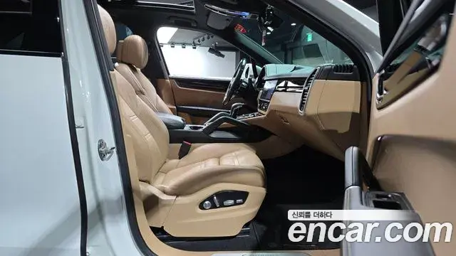 Porsche Cayenne 2020 — Şəkil 24/36