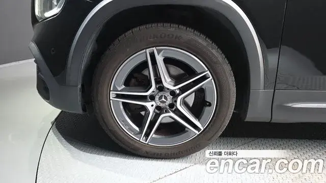 Mercedes-Benz GLB-Class 2021 — Photo 18/20
