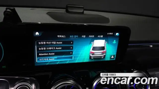 Mercedes-Benz GLB-Class 2021 — Photo 16/20