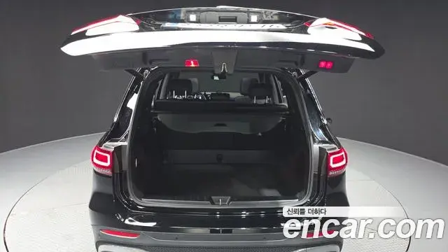 Mercedes-Benz GLB-Class 2021 — Photo 2/20