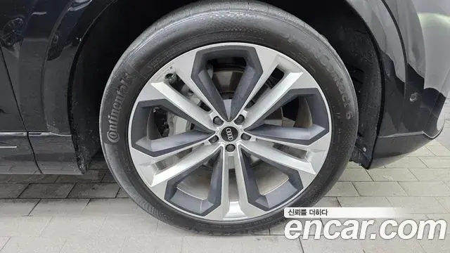 Audi Q8 2025 — Şəkil 22/34