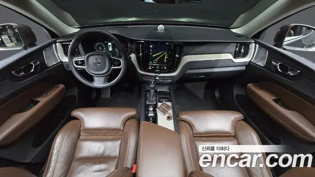 Volvo XC60 2019 — Şəkil 15/20