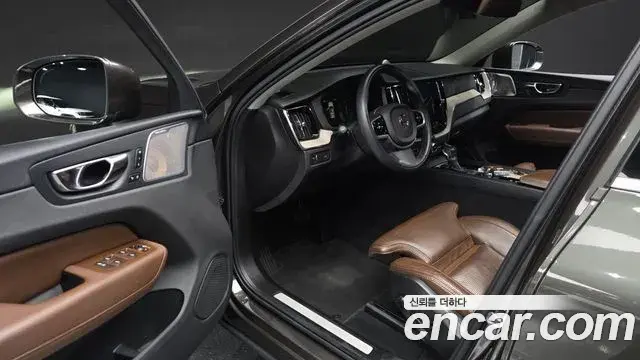 Volvo XC60 2019 — Şəkil 8/20