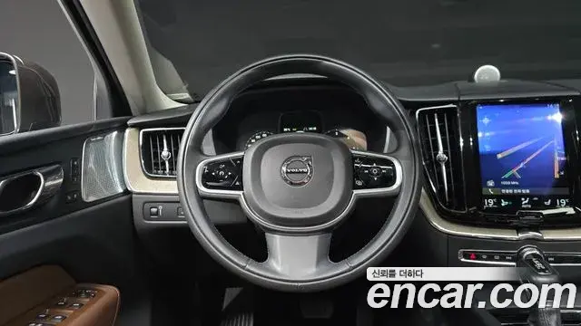 Volvo XC60 2019 — Şəkil 1/20